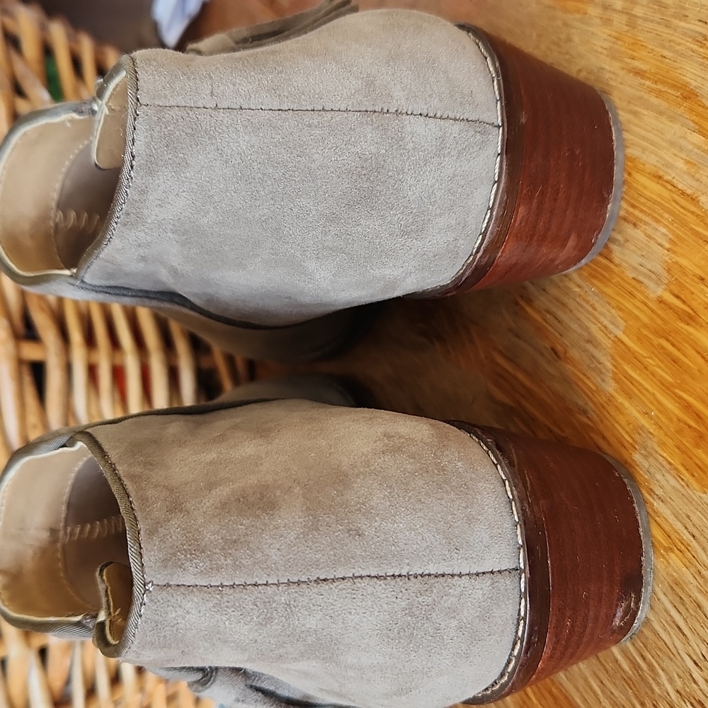 Vionic Suede Booties Serena sz 6.5 Taupe - Picture 3 of 13